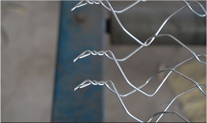 Bordes de la cerca de enlace de cadena